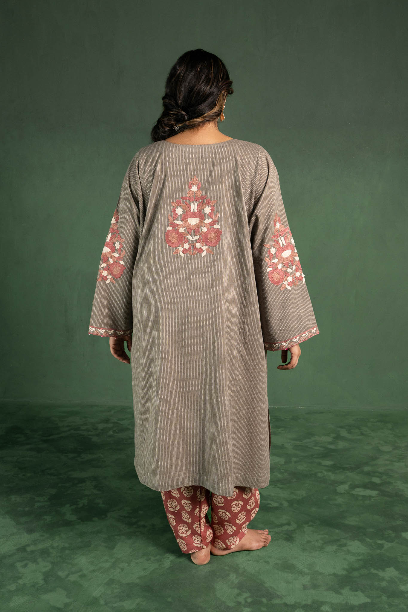 Hellebore - Taupe Grey Pheran Set