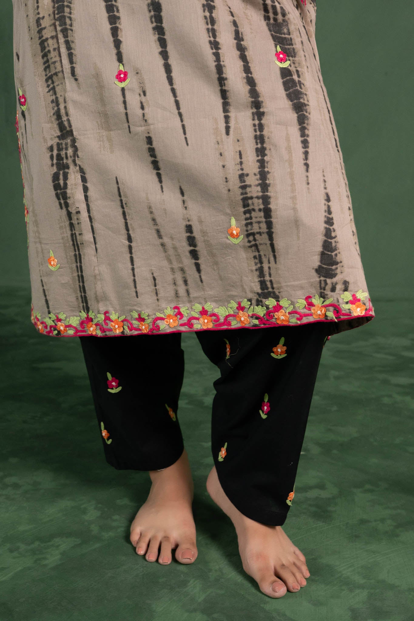 Brunia - Light Brown Tie n Dye Pheran Set