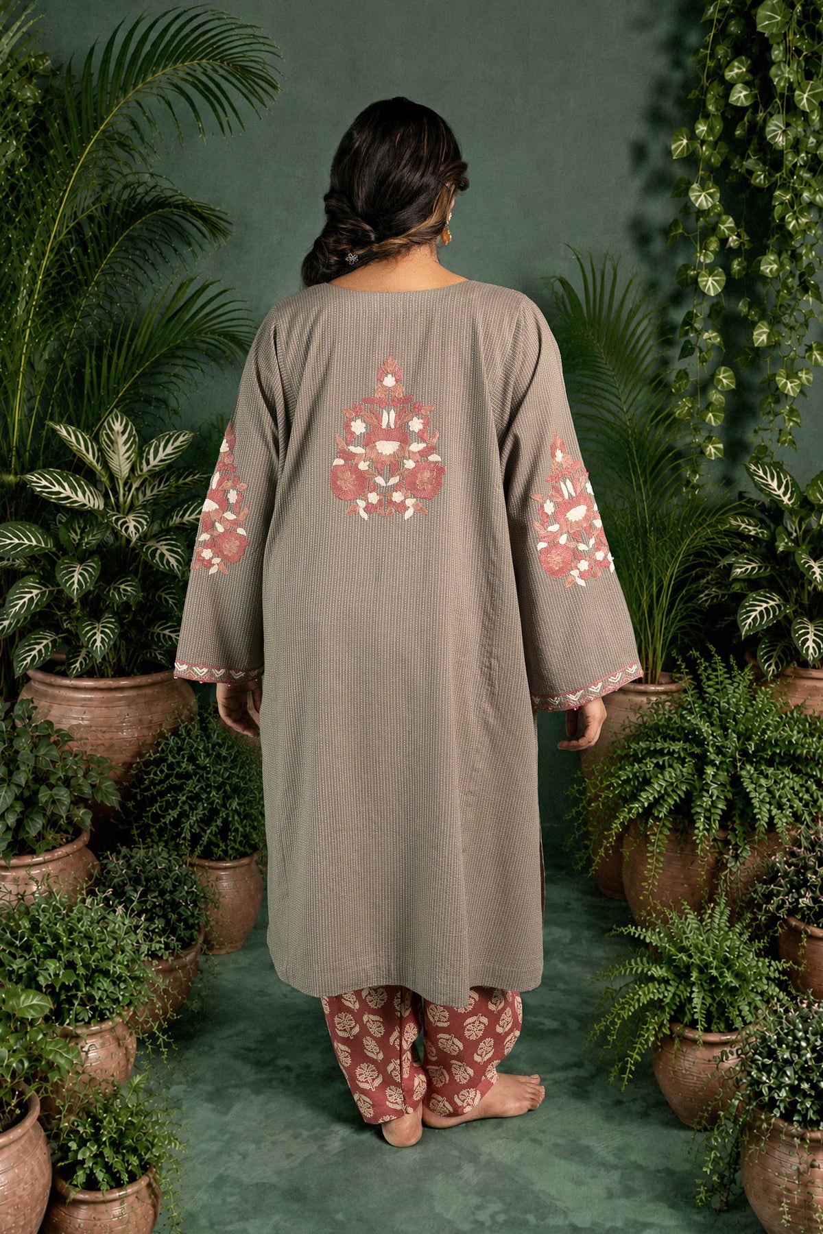 Hellebore - Taupe Grey Pheran Set