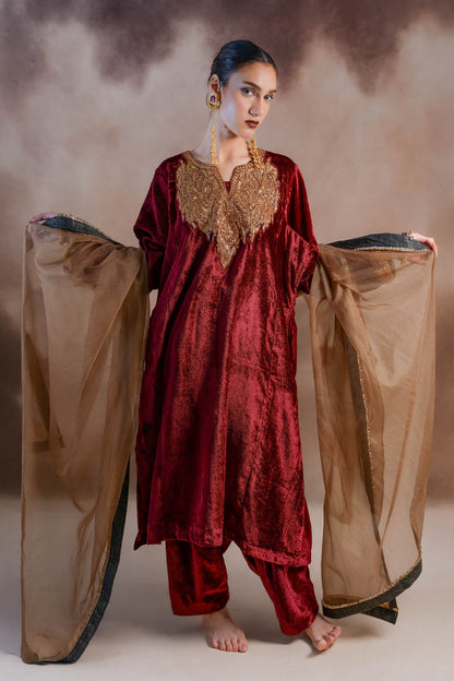 Quetzal - Maroon Pheran Set