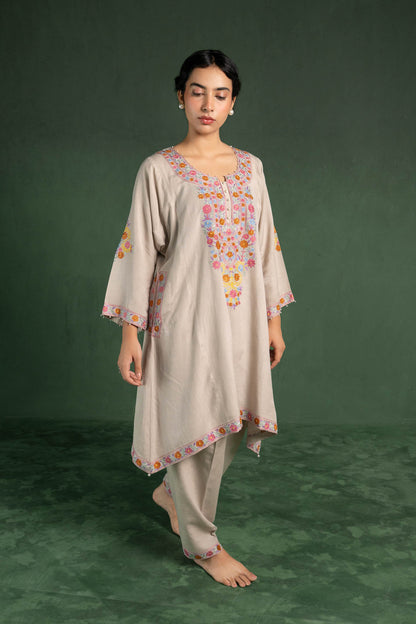 Lisianthus - Greige Pheran Set