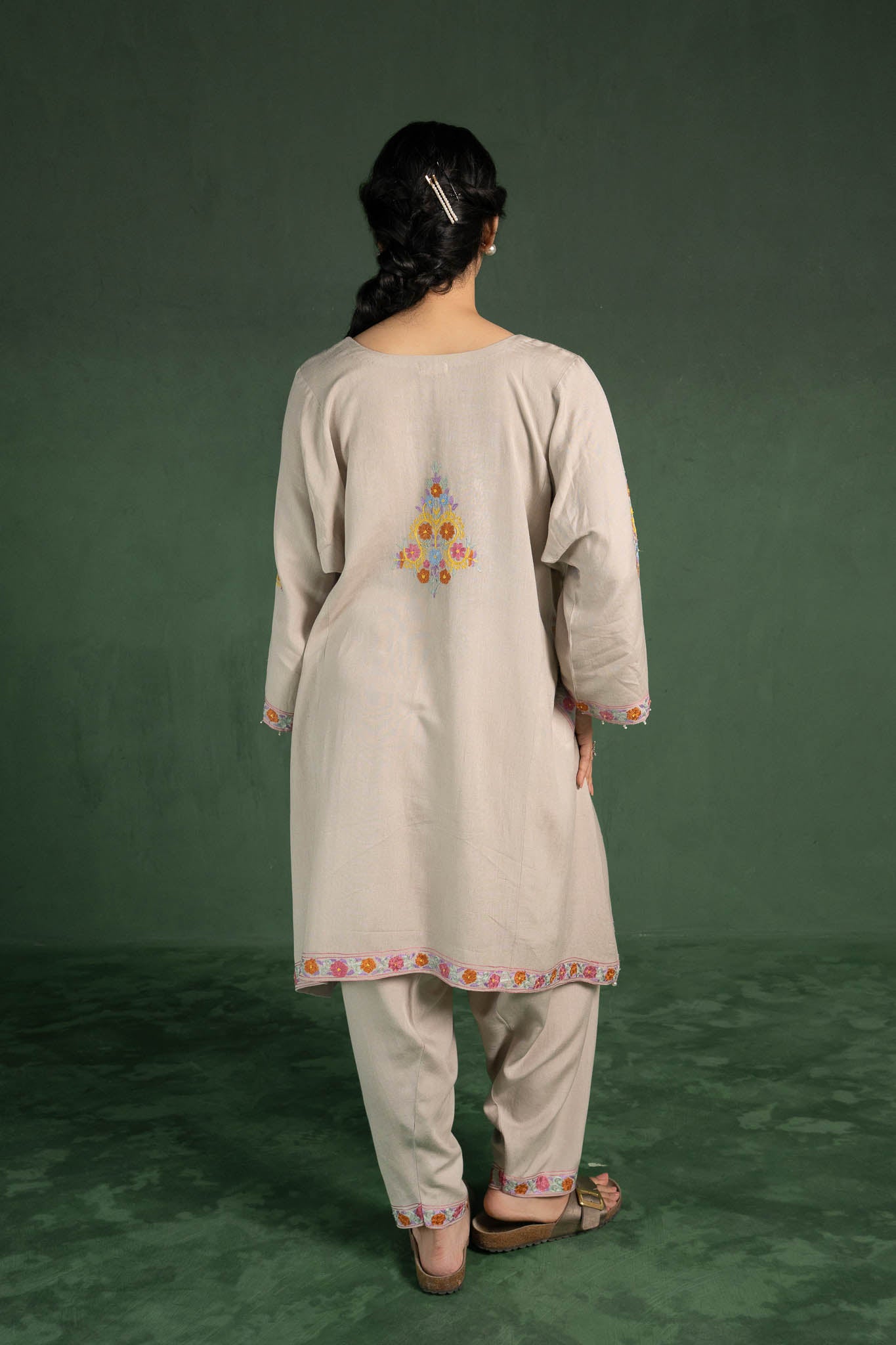 Lisianthus - Greige Pheran Set