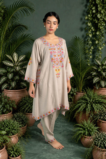 Lisianthus - Greige Pheran Set