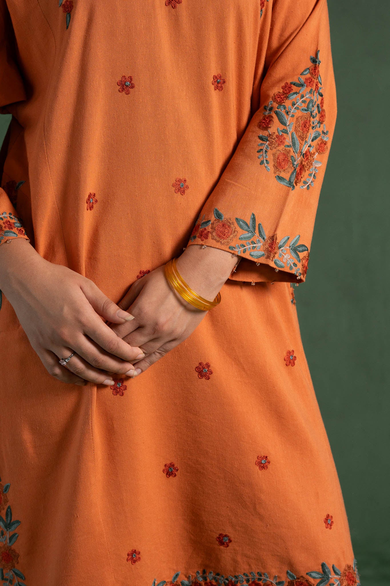 Gazania - Peach & Beige Pheran Set